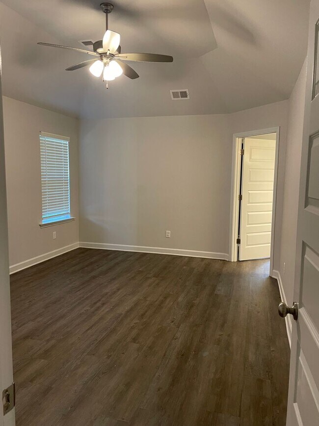 Building Photo - North Cherry Hill 132