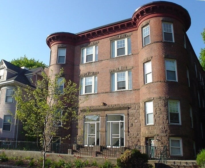 Building Photo - 672 Washington St