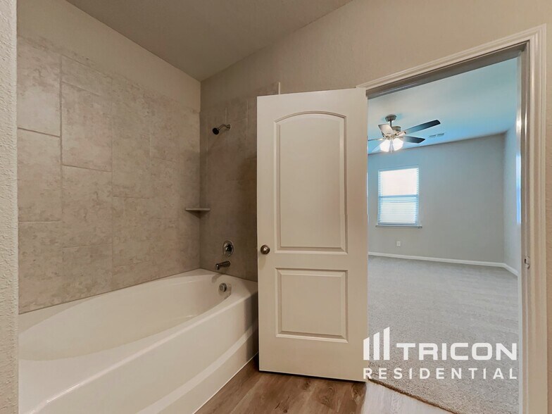 Building Photo - 216 Ryan St