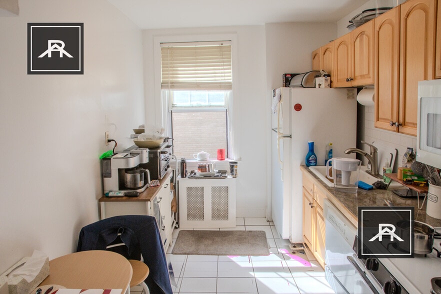 Building Photo - 2001 Commonwealth Ave