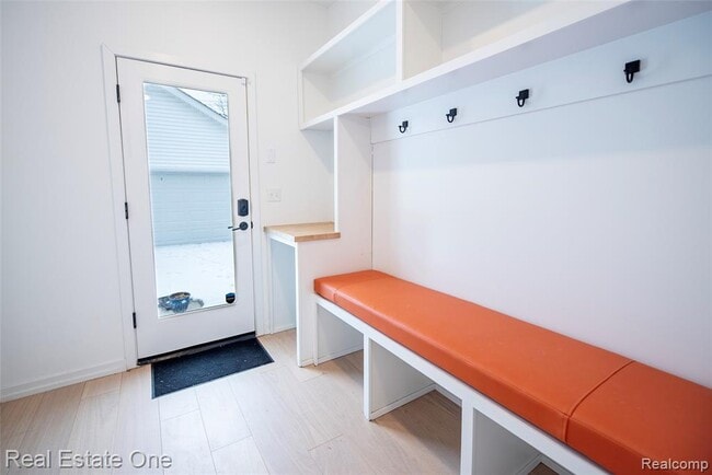 Building Photo - 3351 Cummings Ave