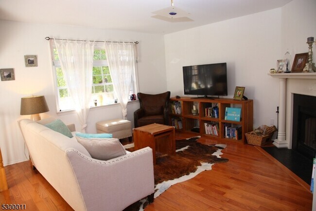 Building Photo - 17 Castle Dr