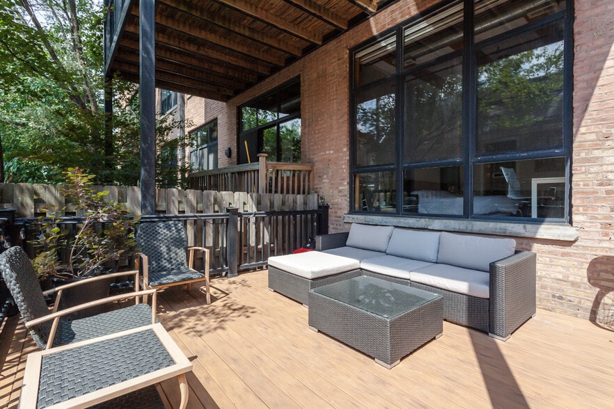 Building Photo - 1750 N Wolcott Ave