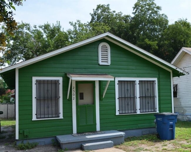 Primary Photo - 2502 Hidalgo St