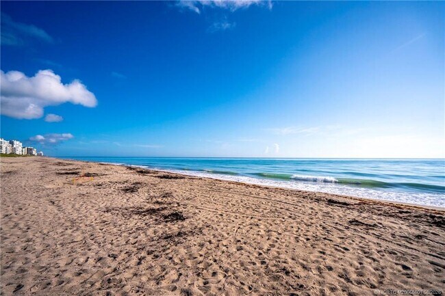 Building Photo - 10410 S Ocean Dr