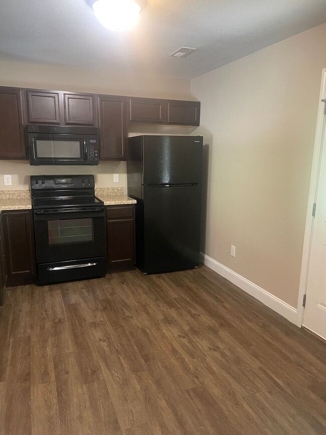 Building Photo - Knoxville 37918 - 2 bedroom, 2.5 bath town...