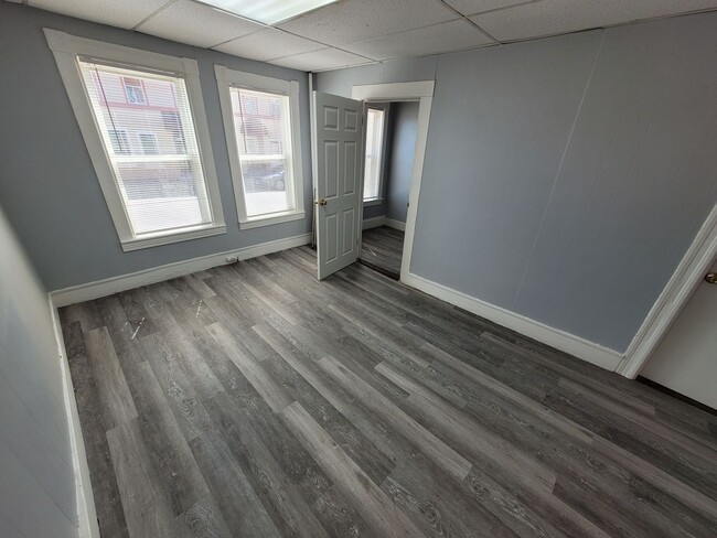 Building Photo - $1500 - Studio / 1 Bath Apartment in Downt...