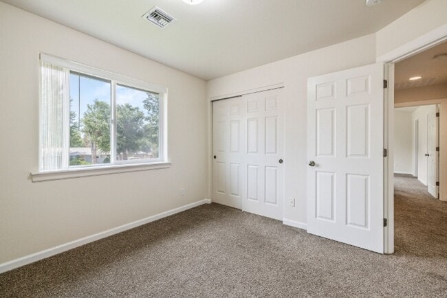 Building Photo - Great home in newer subdivision