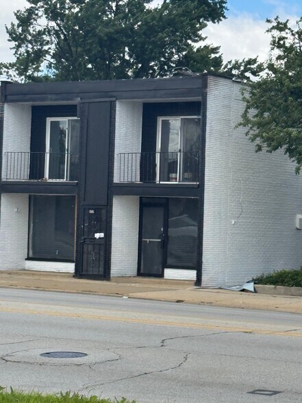 Building Photo - 1506 W 127th St