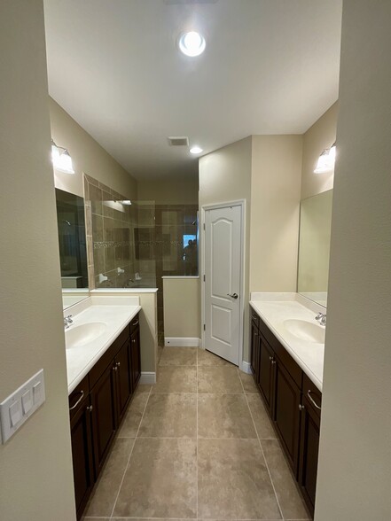 Master Bath - 1387 Backspin Dr