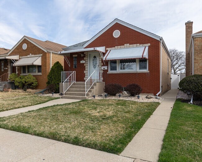 Primary Photo - 2417 Northgate Ave