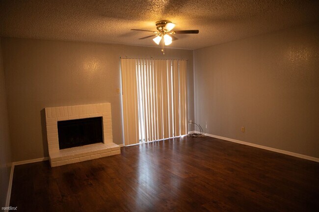 Building Photo - 2 br, 1 bath Townhome - 5803 Shadydell Dr