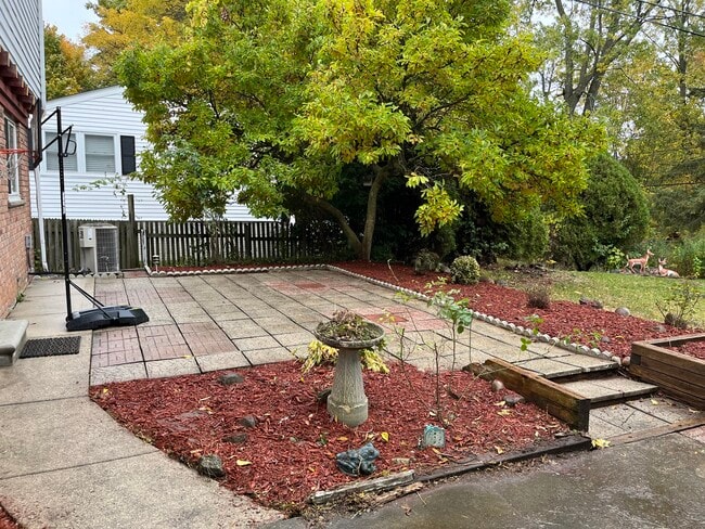 Building Photo - 538 Langfield St