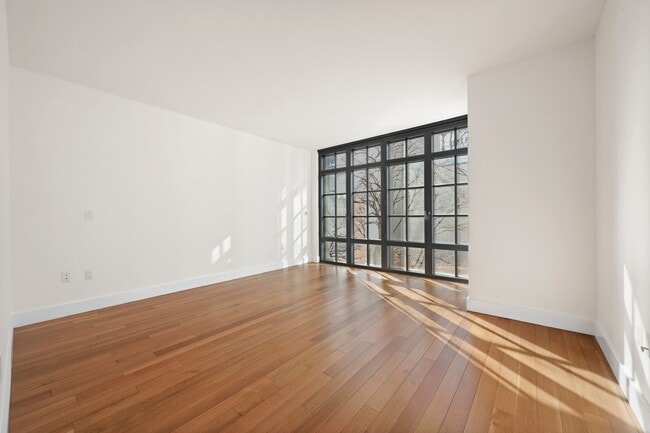 Building Photo - 500 W 21st St