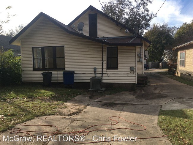 Building Photo - 2 br, 1 bath House - 331 S. Xanthus Ave.