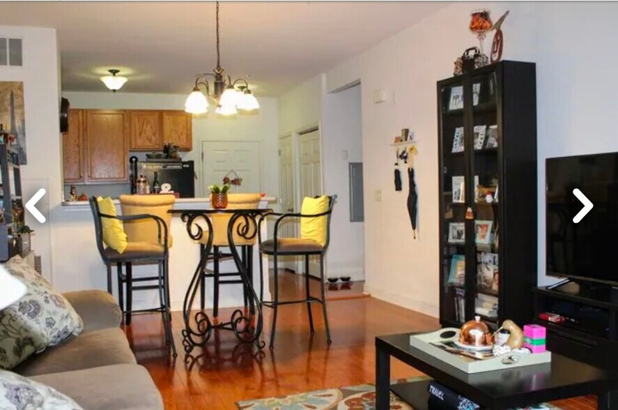 Building Photo - 200 W Elm St