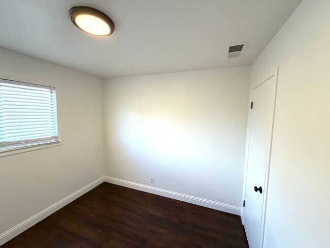 Building Photo - Charming 3-Bed, 1-Bath West Sacramento Home – Updated with Solar!
