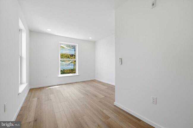 Building Photo - 627 N 16th St