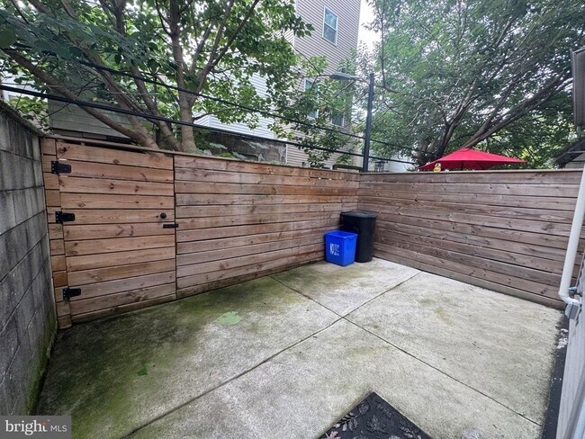 Building Photo - 1328 S 29th St