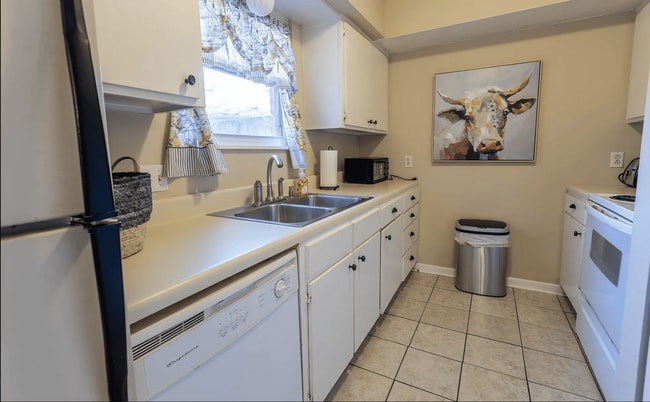 Building Photo - 5515 Country Dr