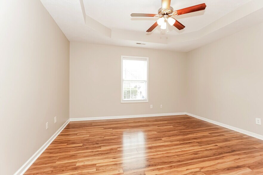 Building Photo - 9010 Lomond Dr