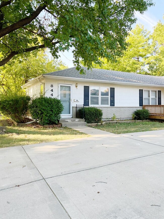 Building Photo - COMING SOON: Beautifully Updated Home in t...