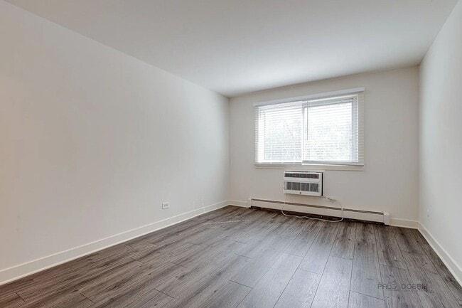 Building Photo - 2 Bedroom Apartment in Libertyville