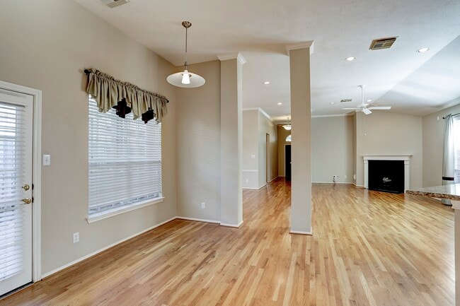 Building Photo - 9907 Kemp Forest Dr