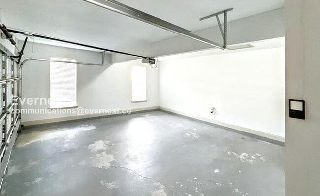 Building Photo - 6065 Gibbs Ln
