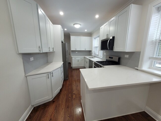 Building Photo - 7372 N Winchester Ave