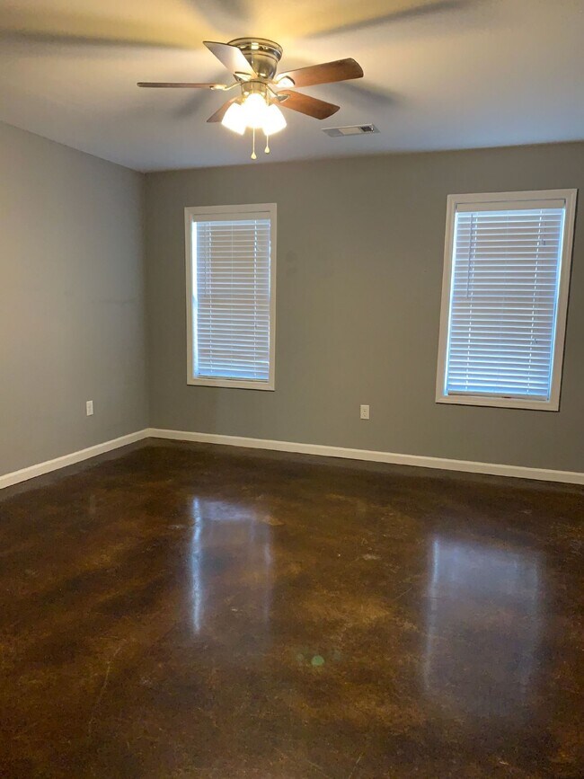 Building Photo - "Charming 2-Bedroom Gem with Granite Elegance in Brookland – 940 Sq Ft of Comfort at 207 S. Holman!"