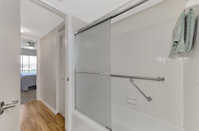 Building Photo - BEAULTIFUL 1 BEDROOM, 1 BATHROOM CONDO LOC...