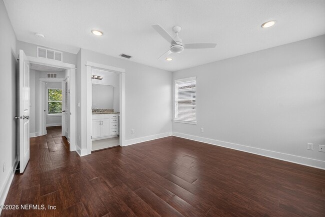 Building Photo - 843 3rd Ave S