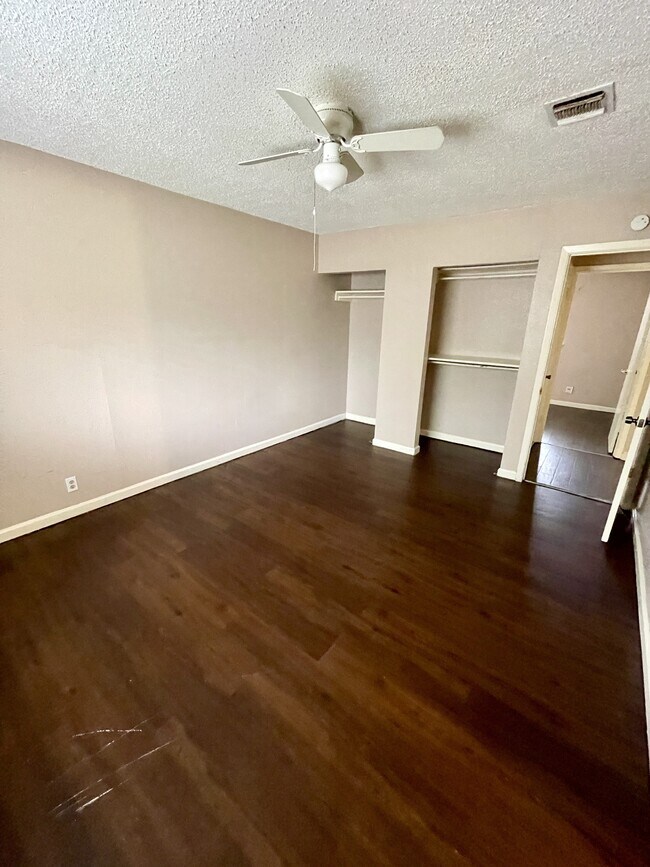 Building Photo - 1078 Honey Tree St