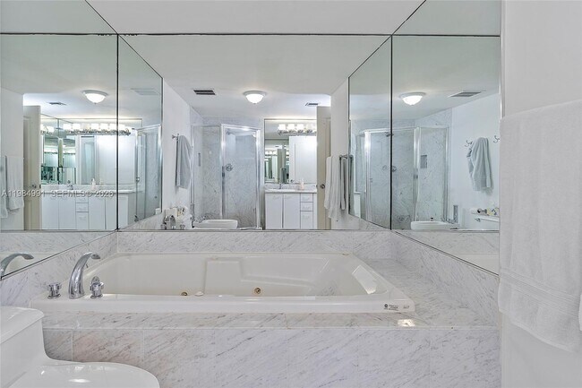 Building Photo - 9455 Collins Ave