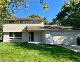 Building Photo - Spacious 2 Story in Portage