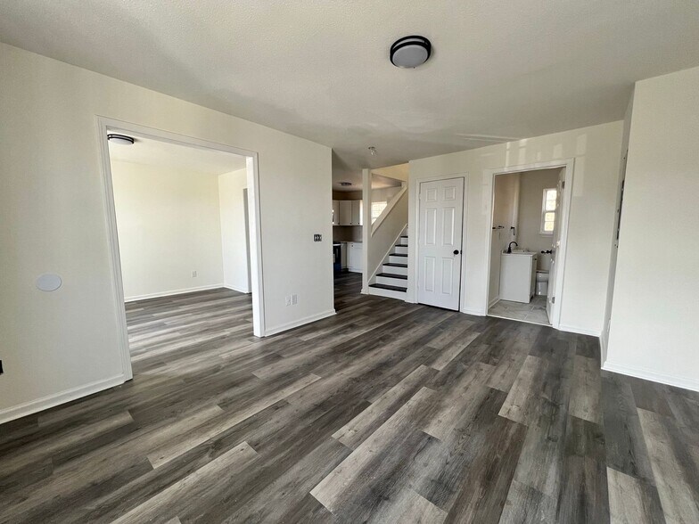 Building Photo - 829 Sylvan Dr