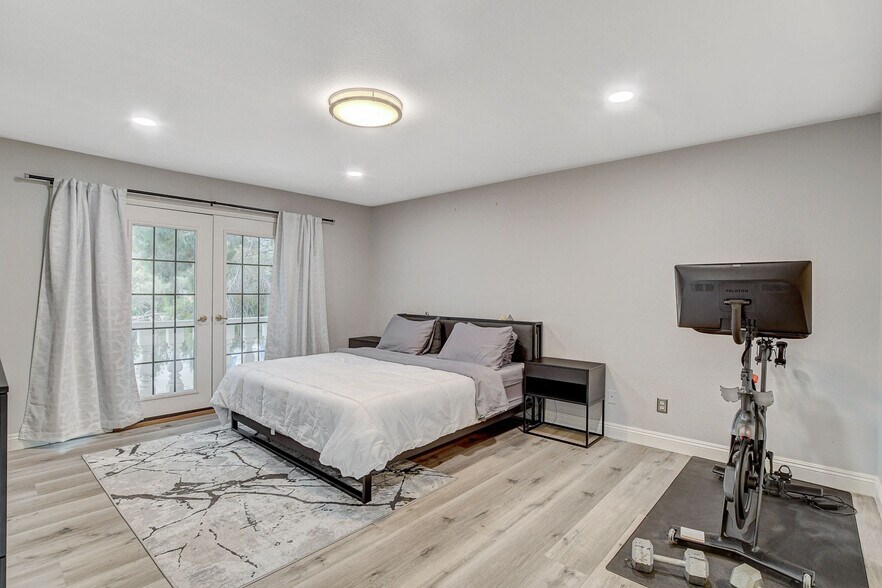 Building Photo - 2224 Lucerne Ct