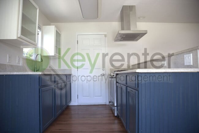 Building Photo - 9024 Alderson Ave
