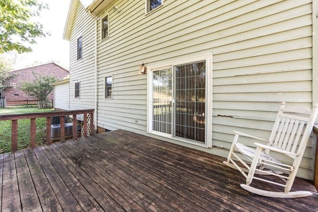 Building Photo - 3BD/1BA Home in Hickory