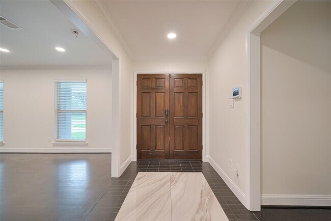 Building Photo - 2402 Chimney Rock Rd
