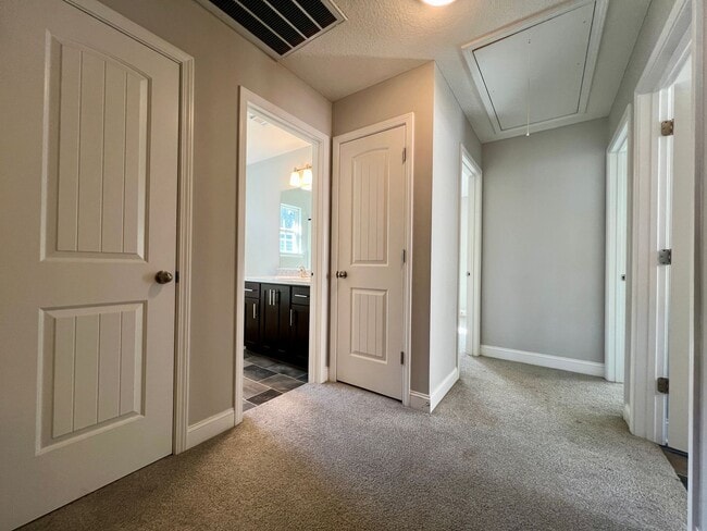 Building Photo - AVAILABLE EARLY APRIL 2026! (Pet Friendly)