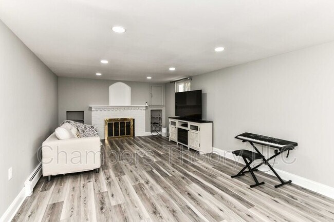 Building Photo - 3529 Woodburn Rd
