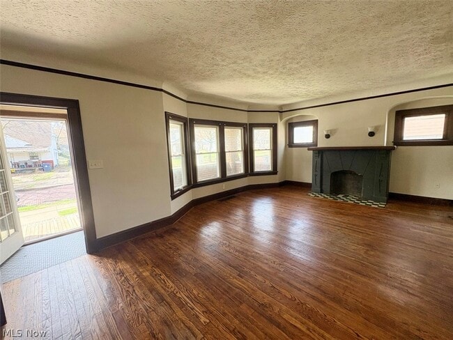 Building Photo - 245 Oakdale Ave