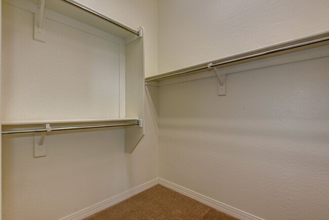 Building Photo - 3 Bed 2 Bath Home with 2.5 Car Garage for Rent in Granville!