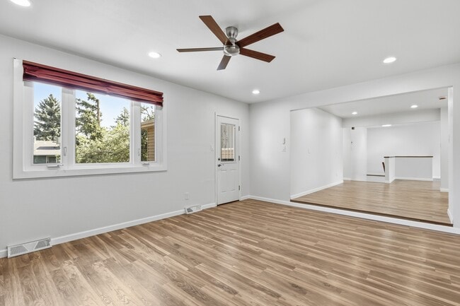 Building Photo - 122 Helena Cir