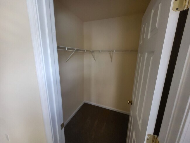 Building Photo - Beautiful modern 3bed/2.5ba townhouse!