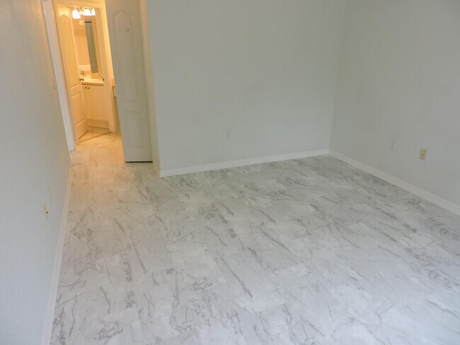 Building Photo - 11032 Legacy Dr