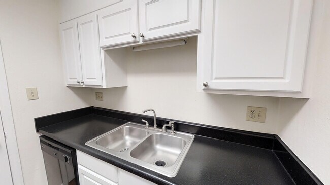 Kitchen - Pineville Place