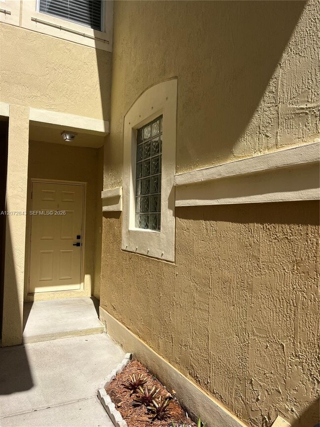Building Photo - 2445 Pasadena Way